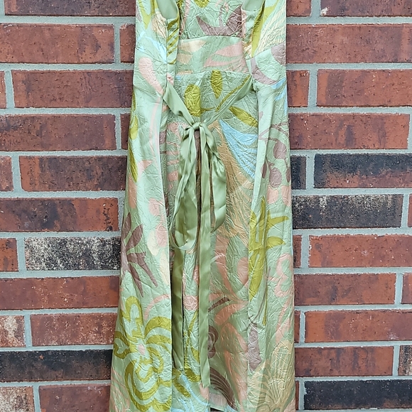 Dress - Picture 5 of 8